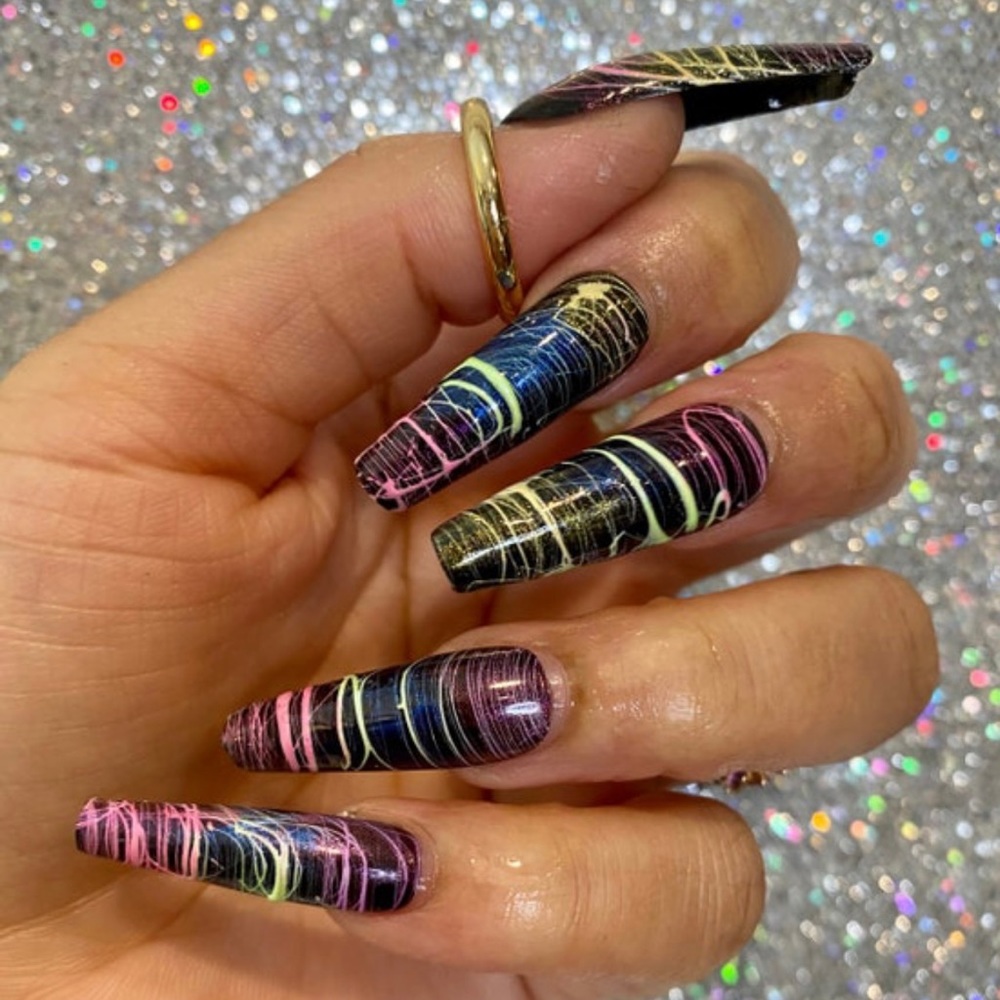 Press on nails